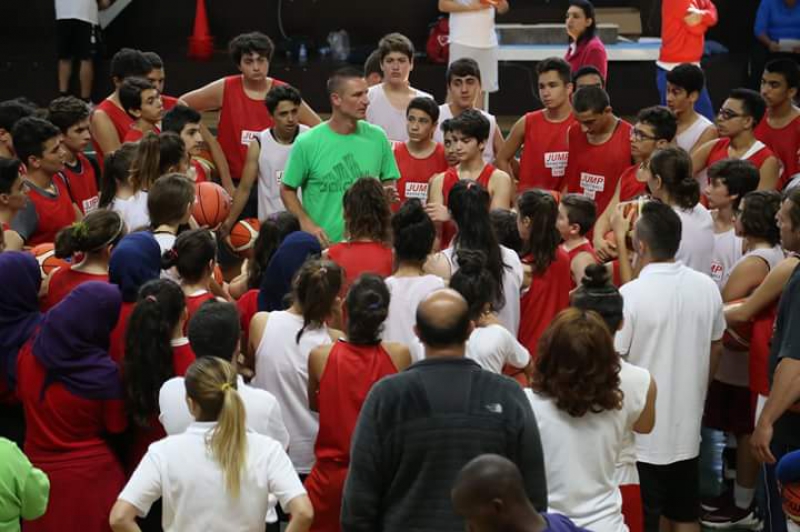فريق أكاديمية نجوم الغد يحضر مخيم كرة السلة
